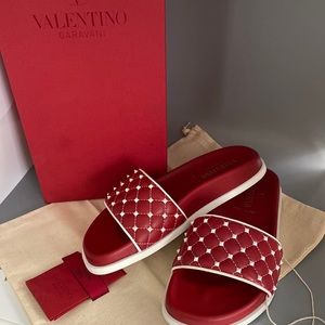 NWT Valentino Rockstud Spike Pool Slides Sandals